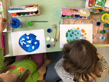 dzieci malowanie przybory plastyczne