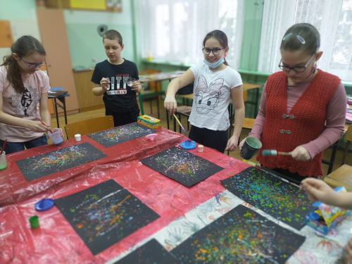 dzieci farby pędzle malowanie