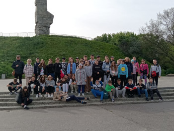 uczniowie pomnik Westerplatte